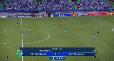 里夫斯：詹姆斯是历史级别的传球手，总在用最正确的方式打球