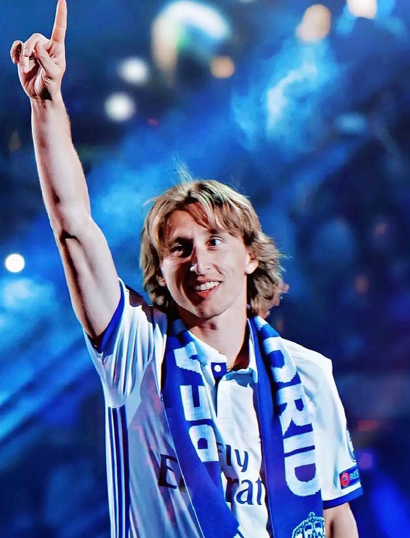 2025赛季，成都蓉城以红焰为刃、热血为甲，在三...