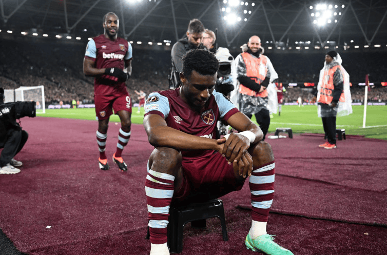 残特奥会选手与领跑员携手冲线夺冠